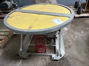 1 x Pallet Loading Turntable