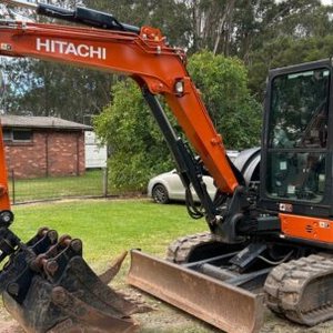 2023 Hitachi 5.5t Mini Excavator Online Auction