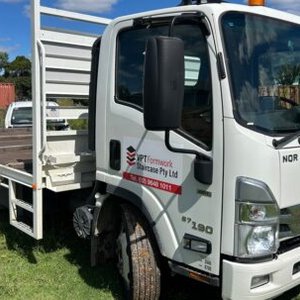 2023 Isuzu NQR 87-190 Tabletop Truck Online Auction