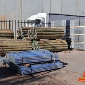 Portable Cattle Yards, Fencing Posts & Farm Supplies Online Welshpool Auction