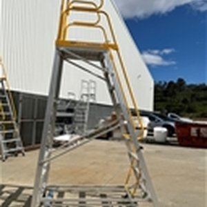 No Reserve Aluminium Ladder & Adjustable Height Platform