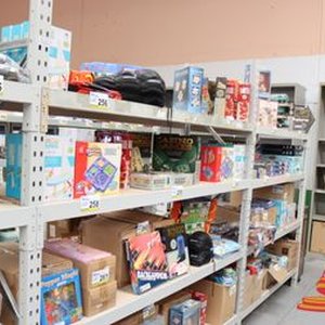 Toys, Artisanal decor & Chefs Uniform Online WA Salvage Auction