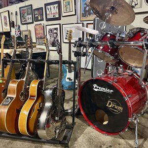 Musical Instruments & Memorabilia